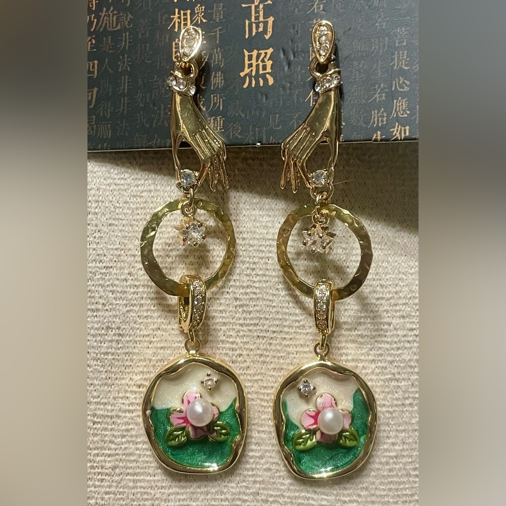 ❌❌SOLD❌❌Monet’s Garden Enameled Pearl CZ Pendant Earrings - Picture 5 of 6